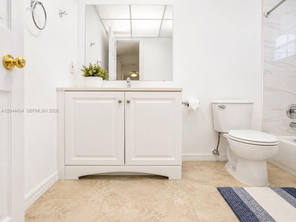 For Sale: $187,000 (1 beds, 1 baths, 847 Square Feet)