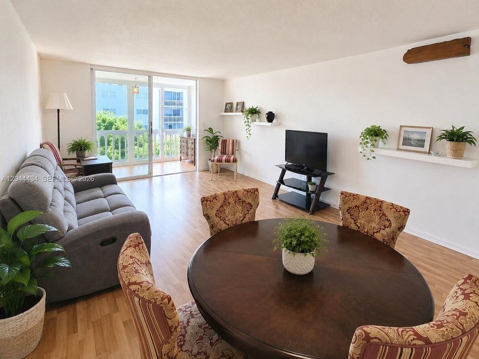 For Sale: $187,000 (1 beds, 1 baths, 847 Square Feet)