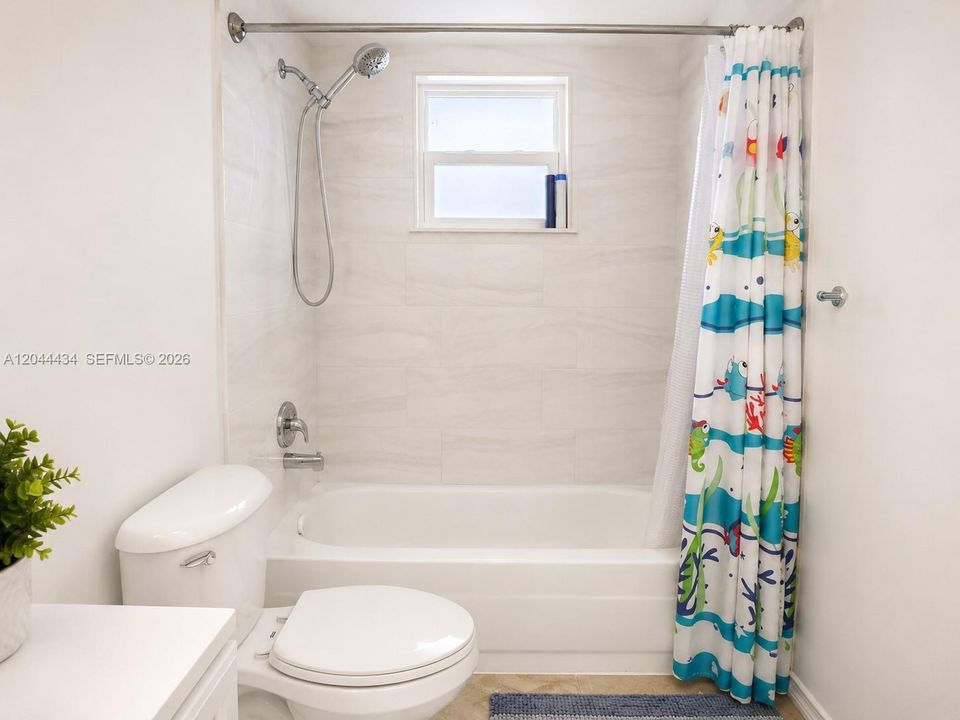 For Sale: $187,000 (1 beds, 1 baths, 847 Square Feet)