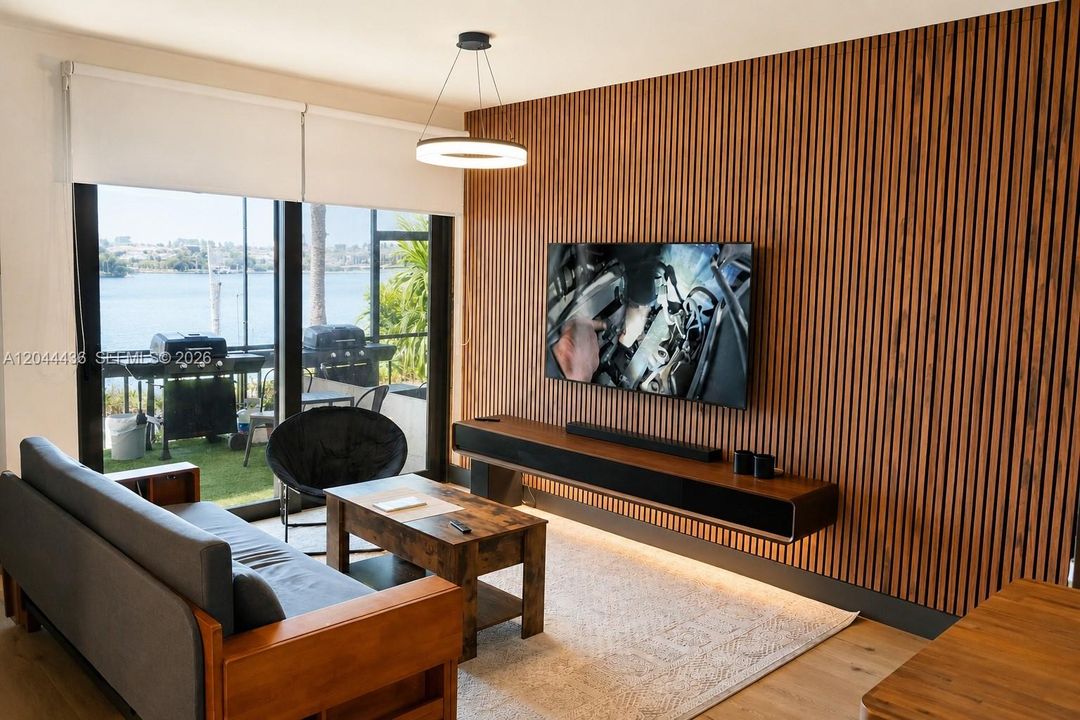 На продажу: $369,000 (2 спален, 2 ванн, 1125 Квадратных фут)