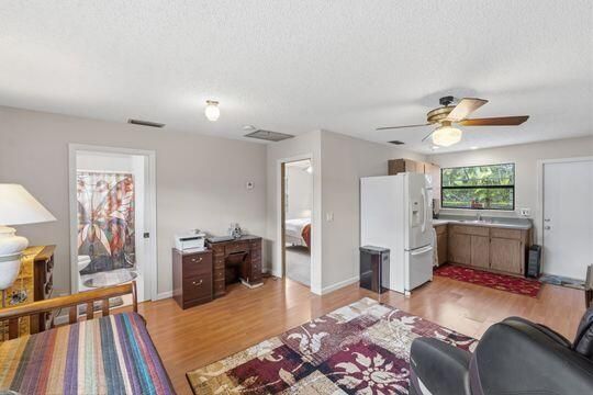 Guest/Apt. Living Room