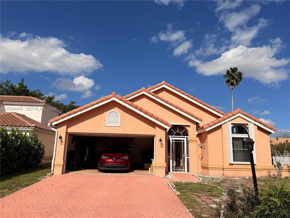 На продажу: $493,900 (3 спален, 2 ванн, 1617 Квадратных фут)