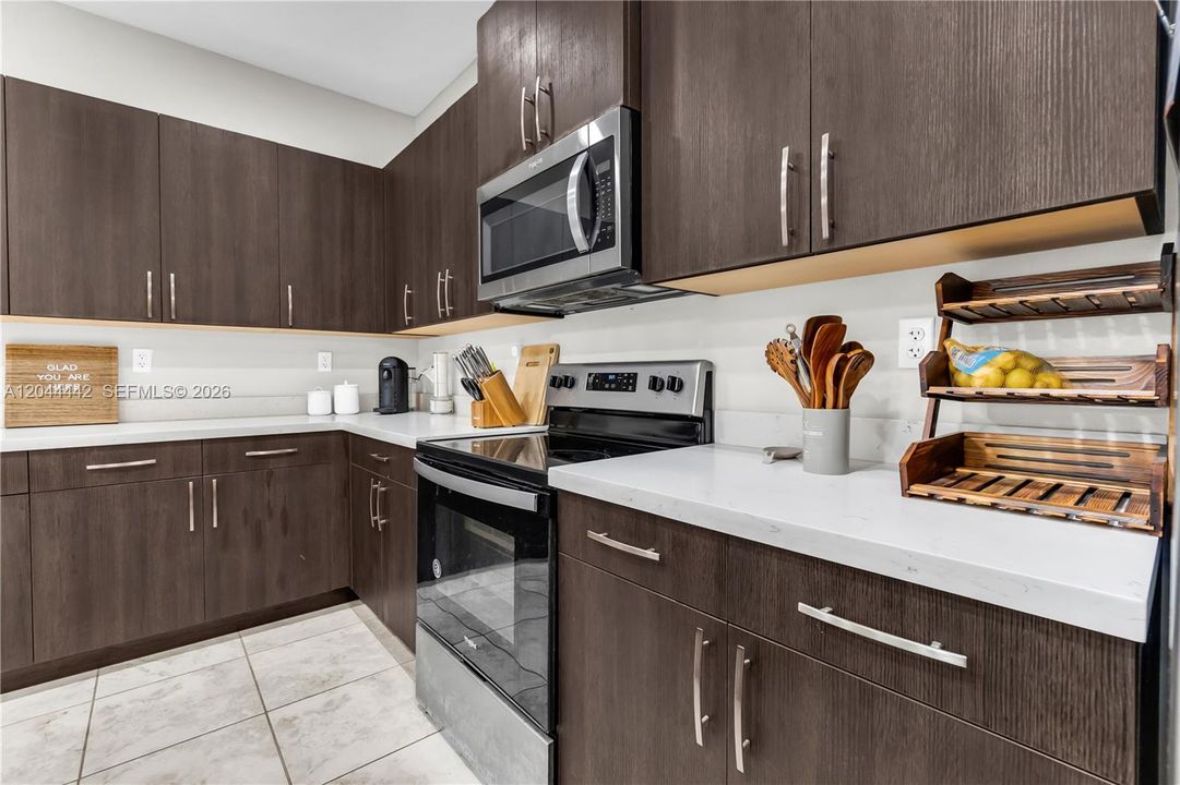 На продажу: $645,000 (3 спален, 2 ванн, 1663 Квадратных фут)