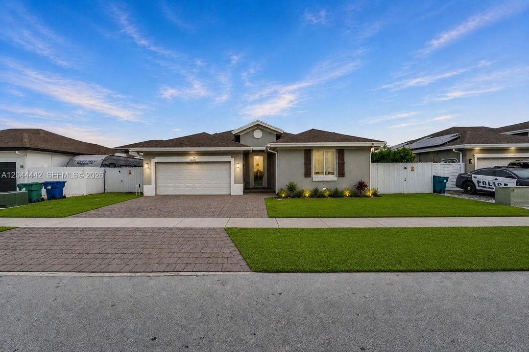 На продажу: $645,000 (3 спален, 2 ванн, 1663 Квадратных фут)