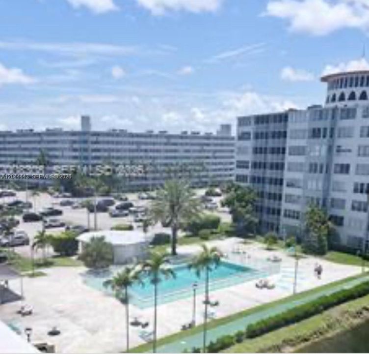 For Sale: $124,500 (1 beds, 1 baths, 1036 Square Feet)
