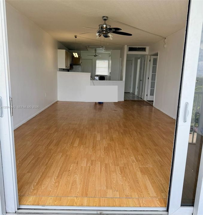 For Sale: $124,500 (1 beds, 1 baths, 1036 Square Feet)