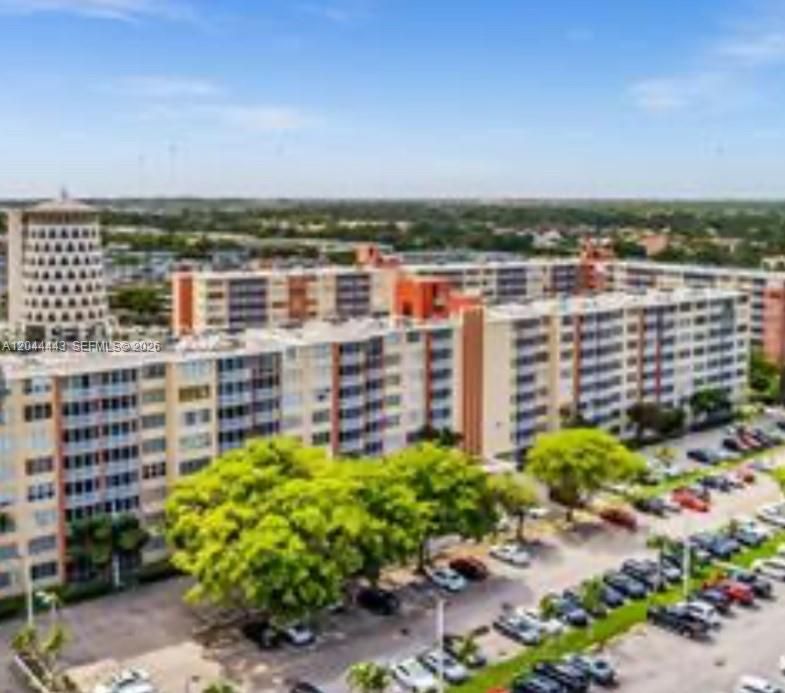 For Sale: $124,500 (1 beds, 1 baths, 1036 Square Feet)