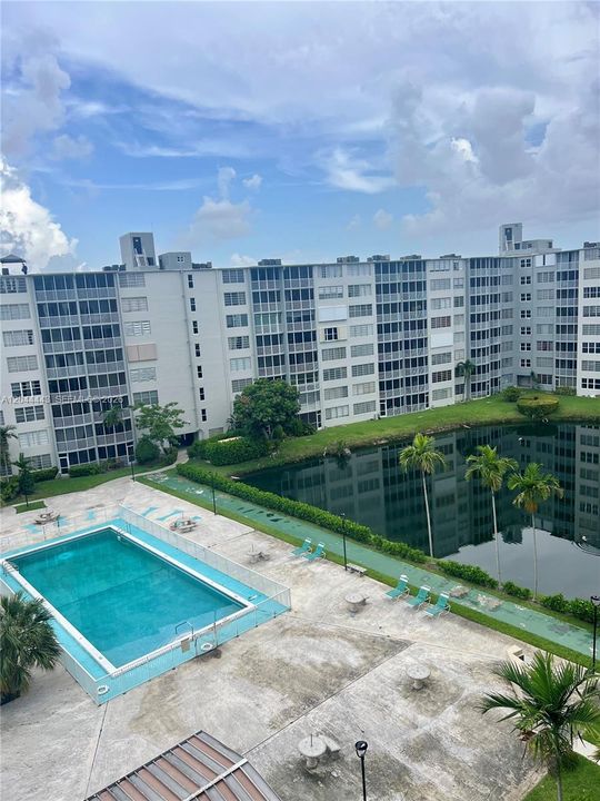 For Sale: $124,500 (1 beds, 1 baths, 1036 Square Feet)