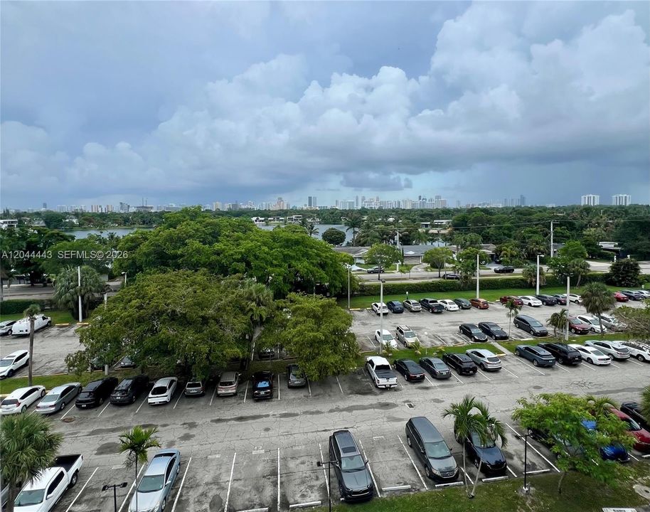For Sale: $124,500 (1 beds, 1 baths, 1036 Square Feet)