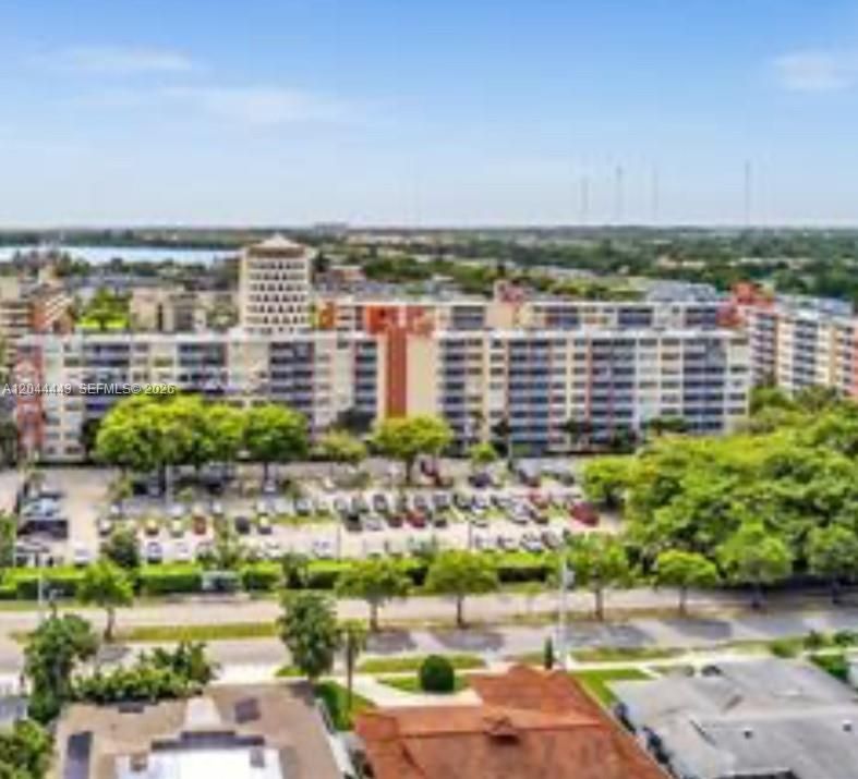 For Sale: $124,500 (1 beds, 1 baths, 1036 Square Feet)