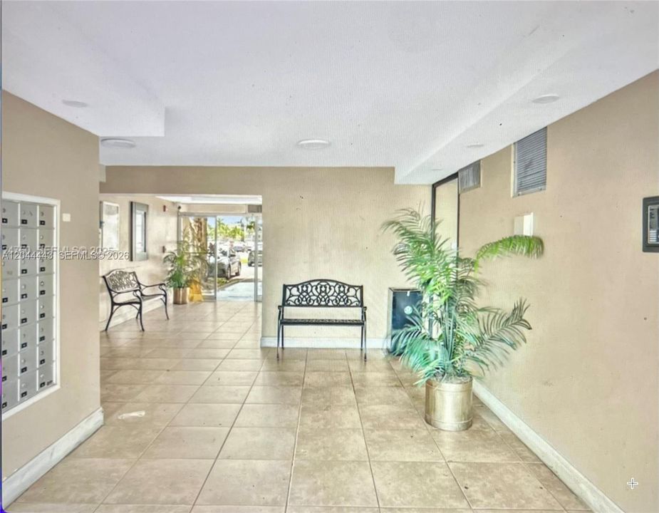 For Sale: $124,500 (1 beds, 1 baths, 1036 Square Feet)