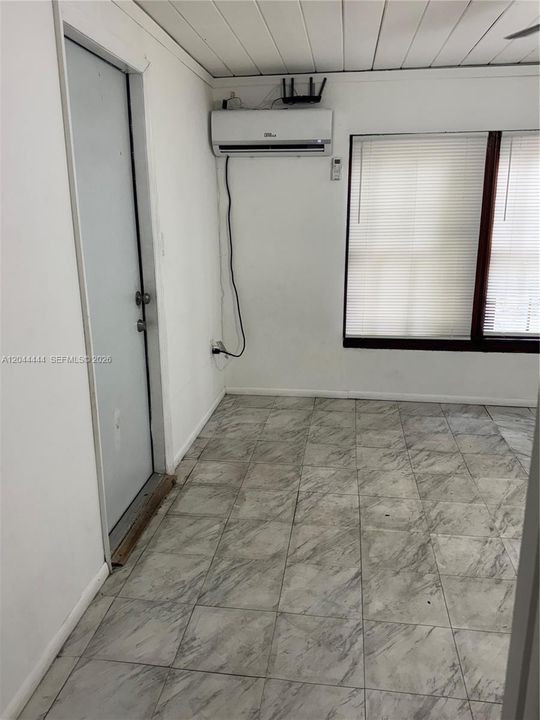En Renta: $1,000 (1 camas, 1 baños, 700 Pies cuadrados)