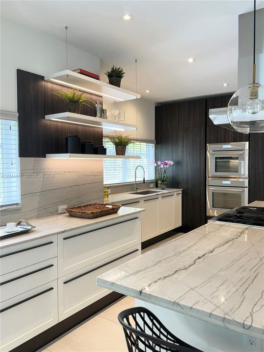 В аренду: $11,000 (3 спален, 3 ванн, 2300 Квадратных фут)