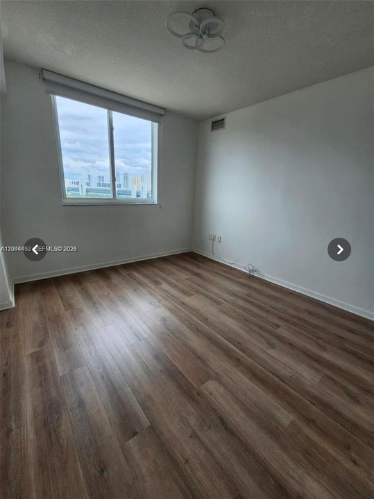For Rent: $2,300 (1 beds, 1 baths, 754 Square Feet)