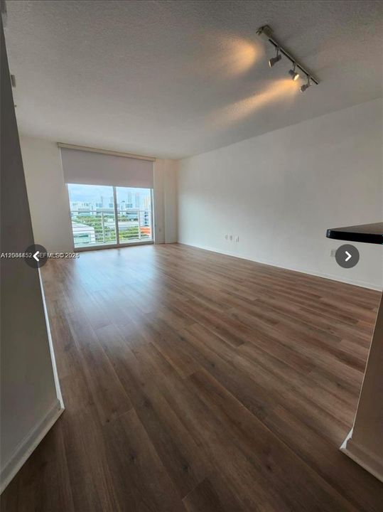 For Rent: $2,300 (1 beds, 1 baths, 754 Square Feet)