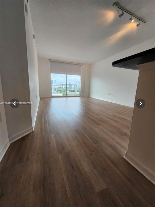 For Rent: $2,300 (1 beds, 1 baths, 754 Square Feet)