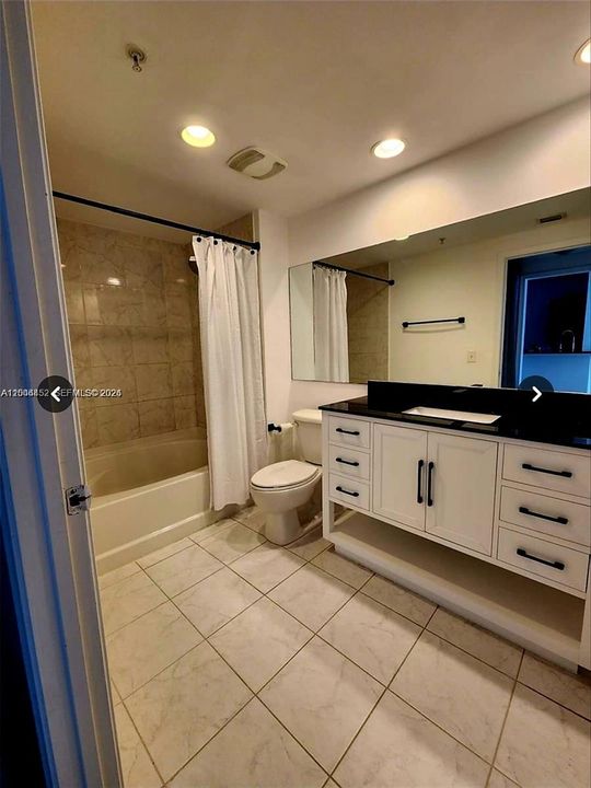 For Rent: $2,300 (1 beds, 1 baths, 754 Square Feet)