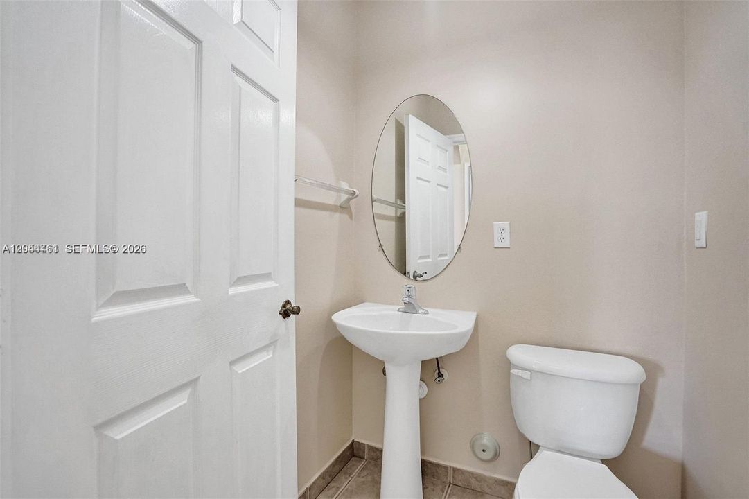 В аренду: $2,400 (4 спален, 2 ванн, 1846 Квадратных фут)