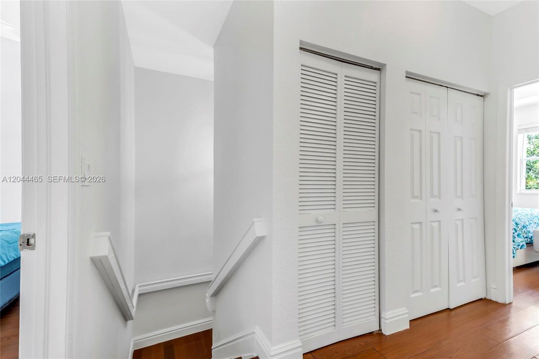 На продажу: $399,999 (2 спален, 2 ванн, 1282 Квадратных фут)