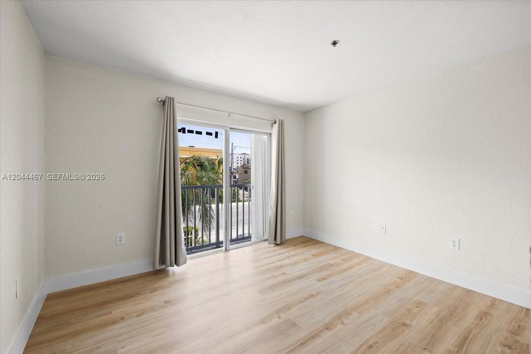 For Rent: $1,900 (1 beds, 1 baths, 605 Square Feet)