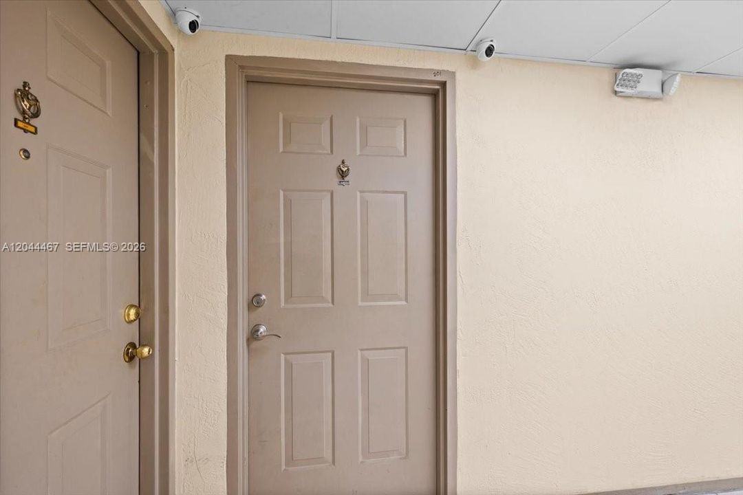 For Rent: $1,900 (1 beds, 1 baths, 605 Square Feet)