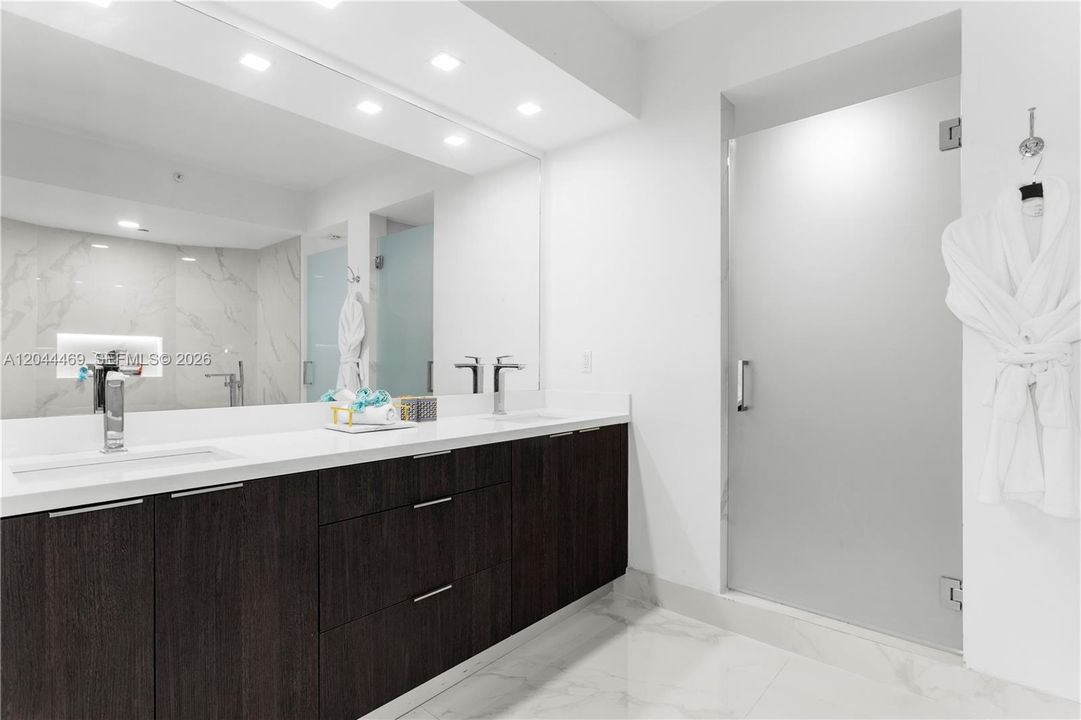 For Sale: $3,500,000 (2 beds, 2 baths, 1960 Square Feet)