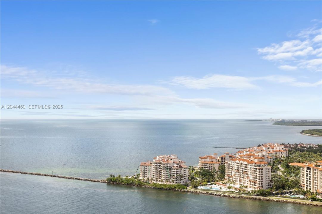 For Sale: $3,500,000 (2 beds, 2 baths, 1960 Square Feet)