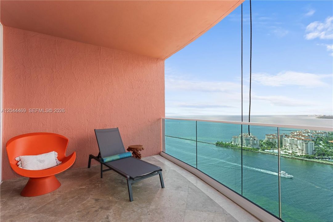 For Sale: $3,500,000 (2 beds, 2 baths, 1960 Square Feet)