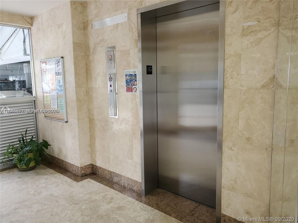 For Rent: $2,600 (1 beds, 1 baths, 918 Square Feet)