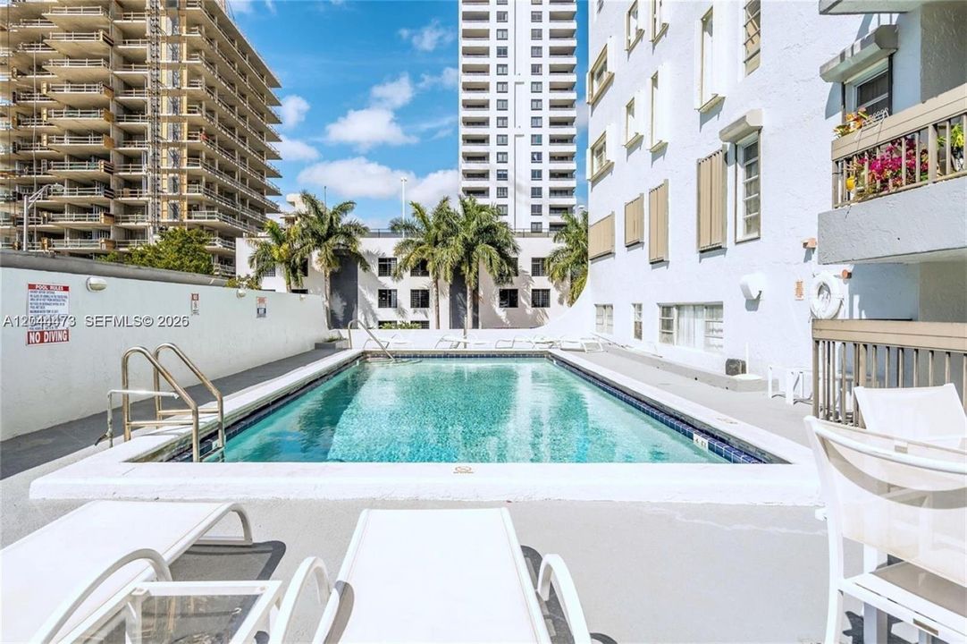 For Rent: $2,600 (1 beds, 1 baths, 918 Square Feet)