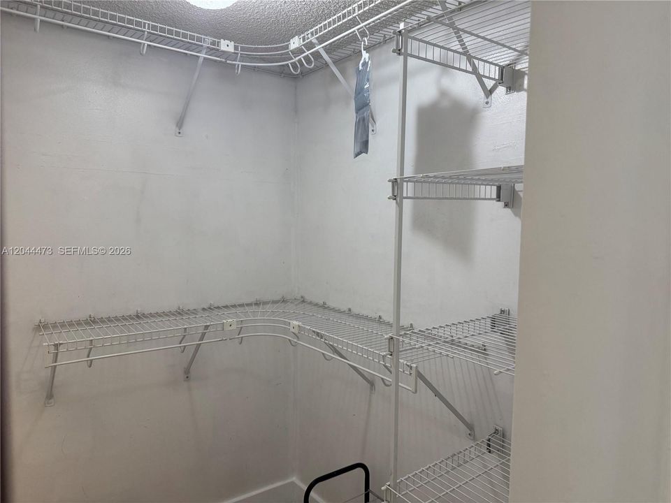 For Rent: $2,600 (1 beds, 1 baths, 918 Square Feet)