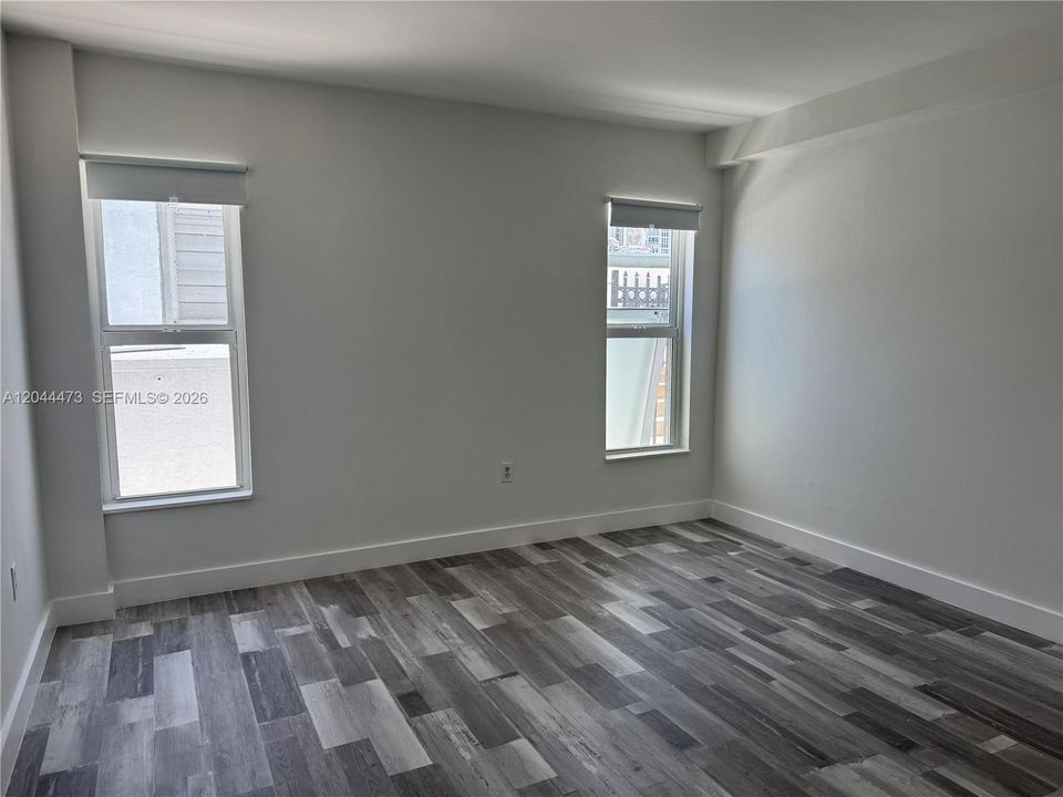 For Rent: $2,600 (1 beds, 1 baths, 918 Square Feet)