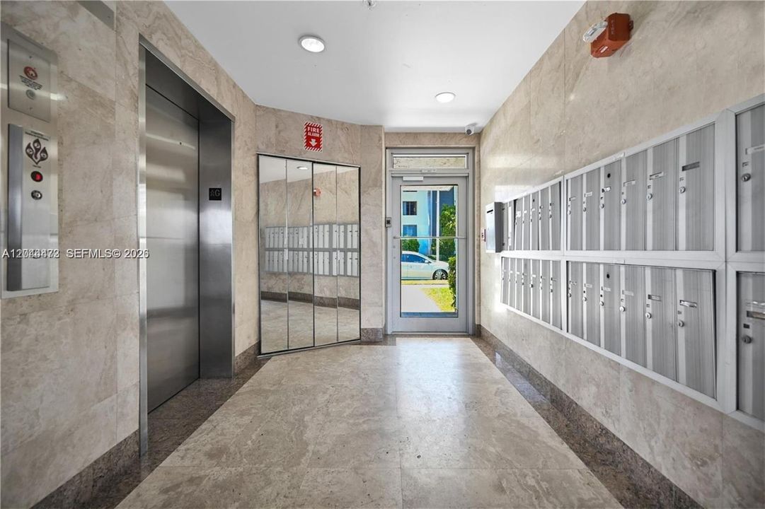 For Rent: $2,600 (1 beds, 1 baths, 918 Square Feet)