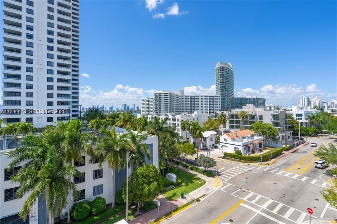 For Rent: $2,600 (1 beds, 1 baths, 918 Square Feet)