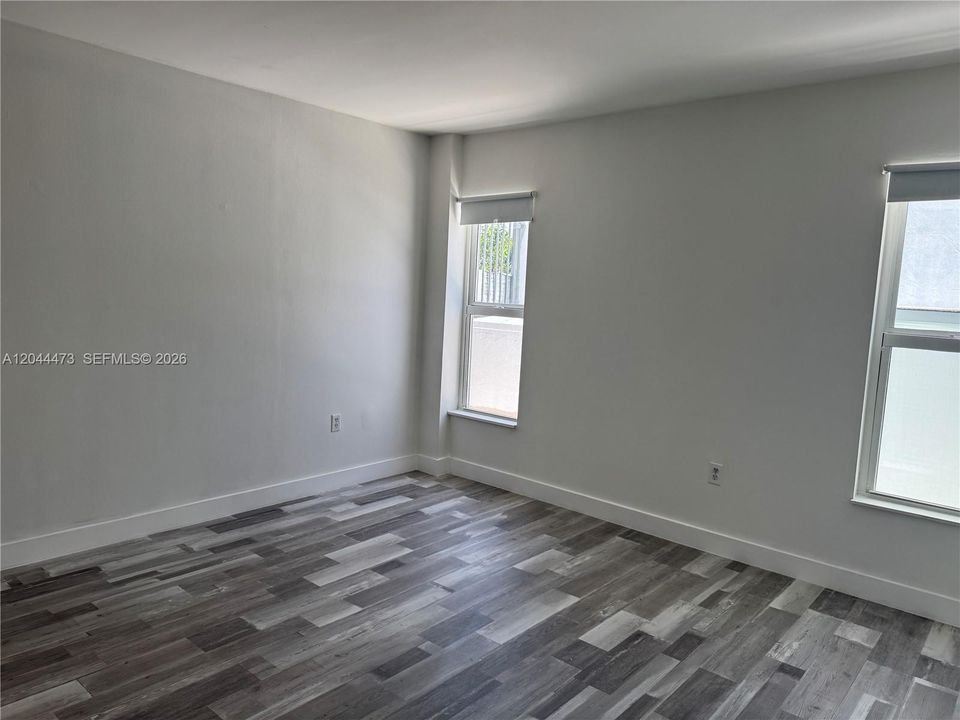 For Rent: $2,600 (1 beds, 1 baths, 918 Square Feet)