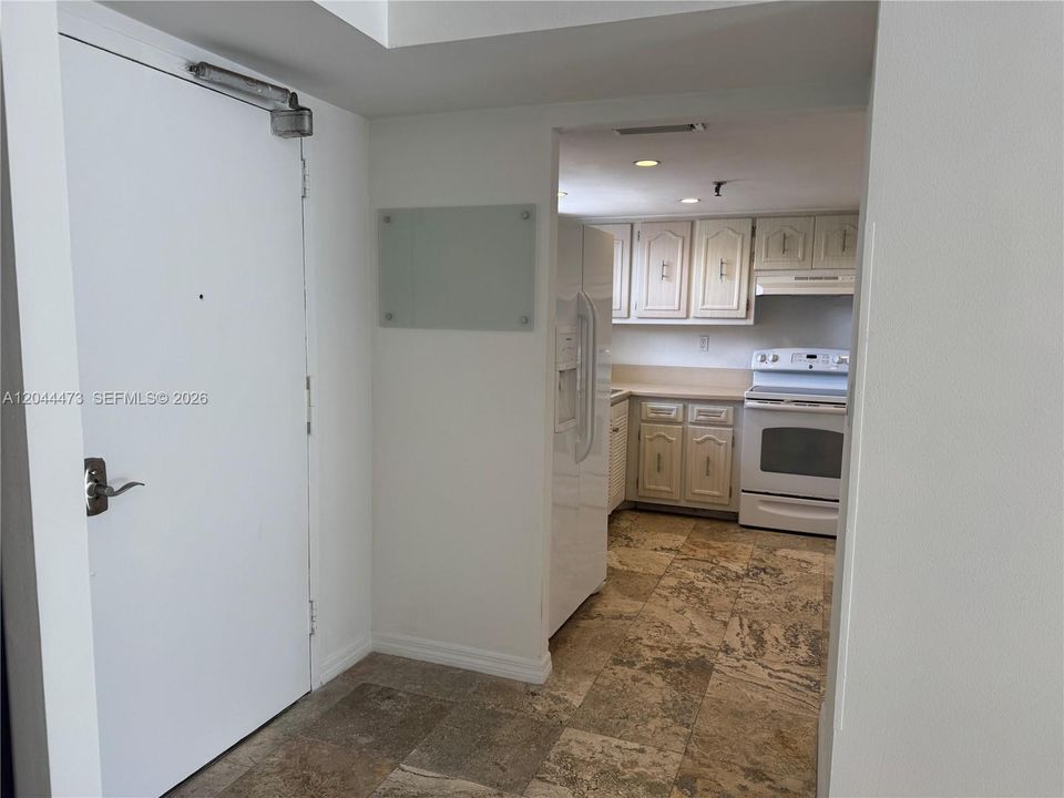 For Rent: $2,600 (1 beds, 1 baths, 918 Square Feet)