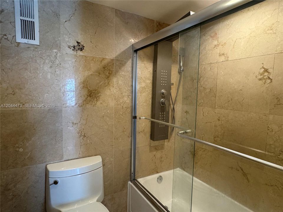 For Rent: $2,600 (1 beds, 1 baths, 918 Square Feet)
