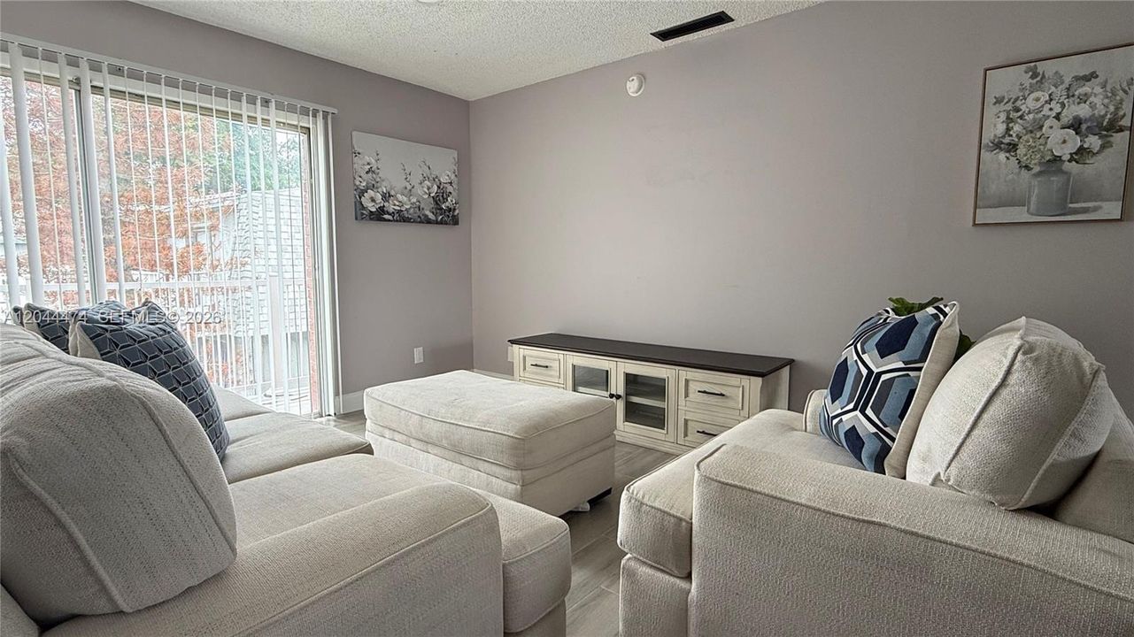 En Venta: $107,000 (2 camas, 2 baños, 1062 Pies cuadrados)