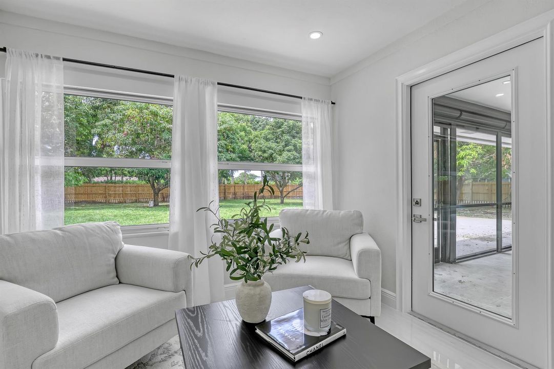 6185 White Oak (17)