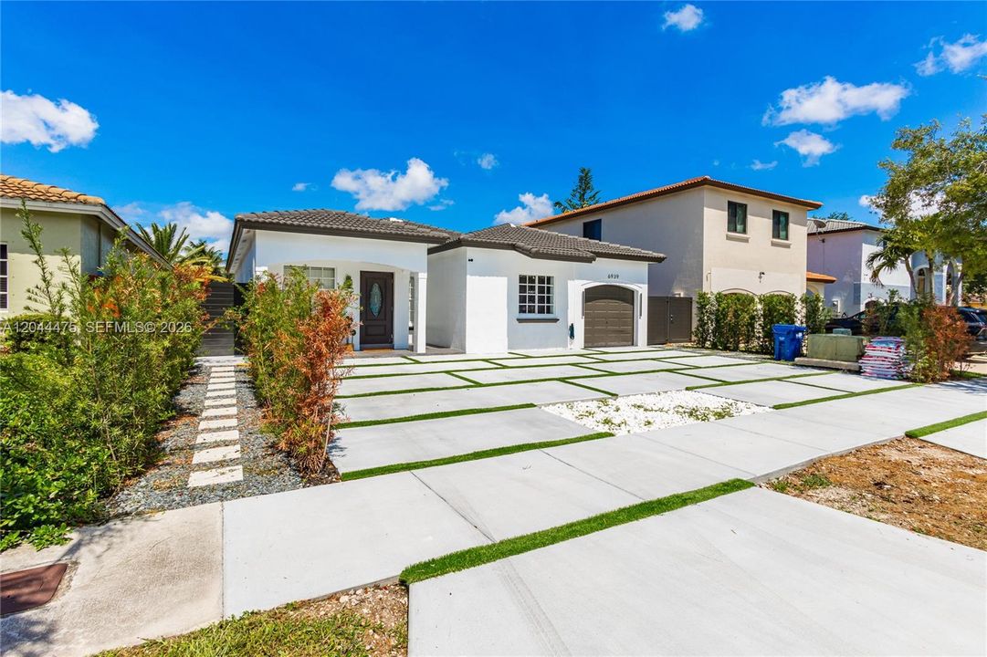For Sale: $779,900 (3 beds, 2 baths, 1711 Square Feet)