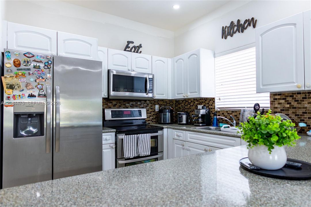 For Sale: $779,900 (3 beds, 2 baths, 1711 Square Feet)