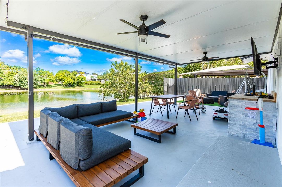 For Sale: $779,900 (3 beds, 2 baths, 1711 Square Feet)