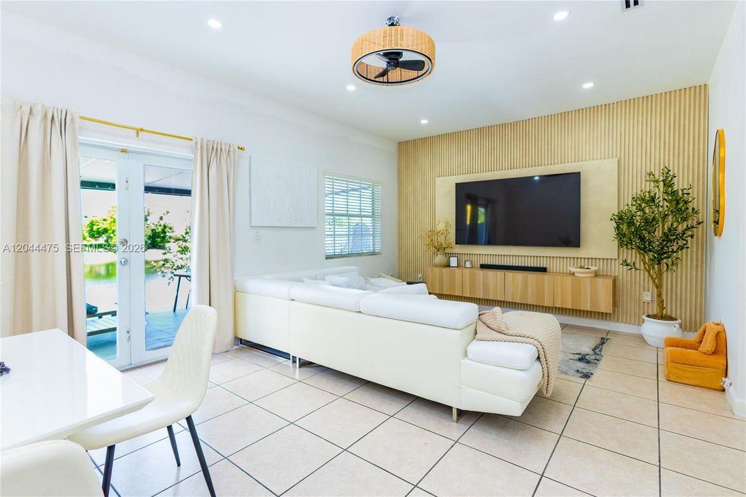 For Sale: $779,900 (3 beds, 2 baths, 1711 Square Feet)