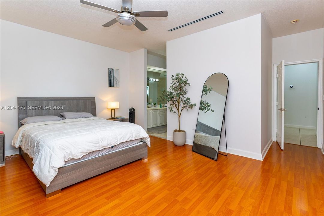 For Sale: $779,900 (3 beds, 2 baths, 1711 Square Feet)