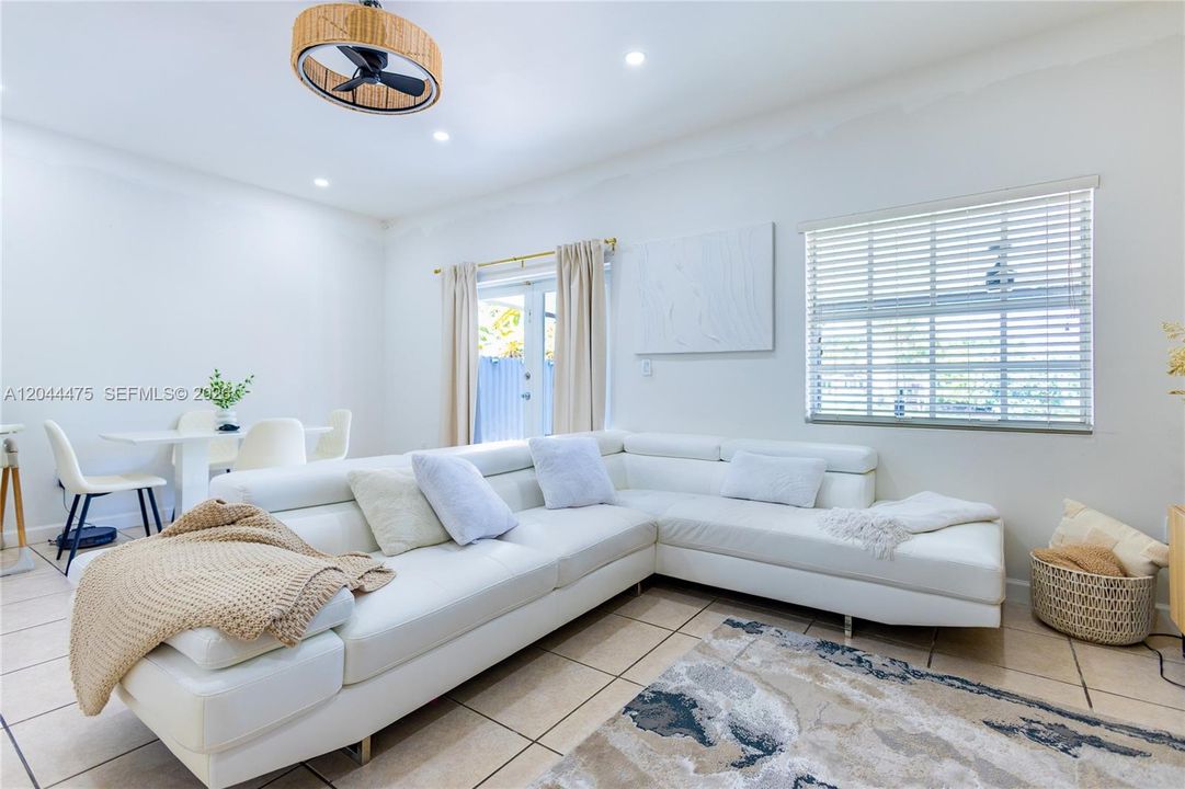 For Sale: $779,900 (3 beds, 2 baths, 1711 Square Feet)