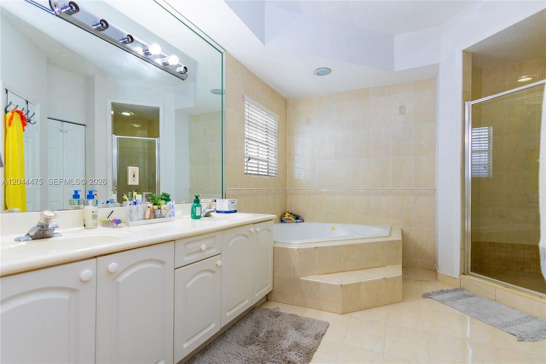 For Sale: $779,900 (3 beds, 2 baths, 1711 Square Feet)