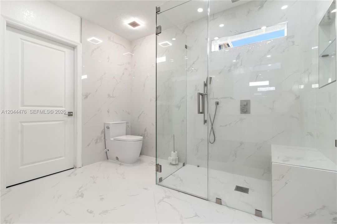 На продажу: $655,000 (4 спален, 2 ванн, 1730 Квадратных фут)