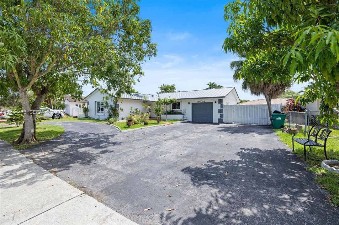 For Sale: $760,000 (3 beds, 2 baths, 1362 Square Feet)