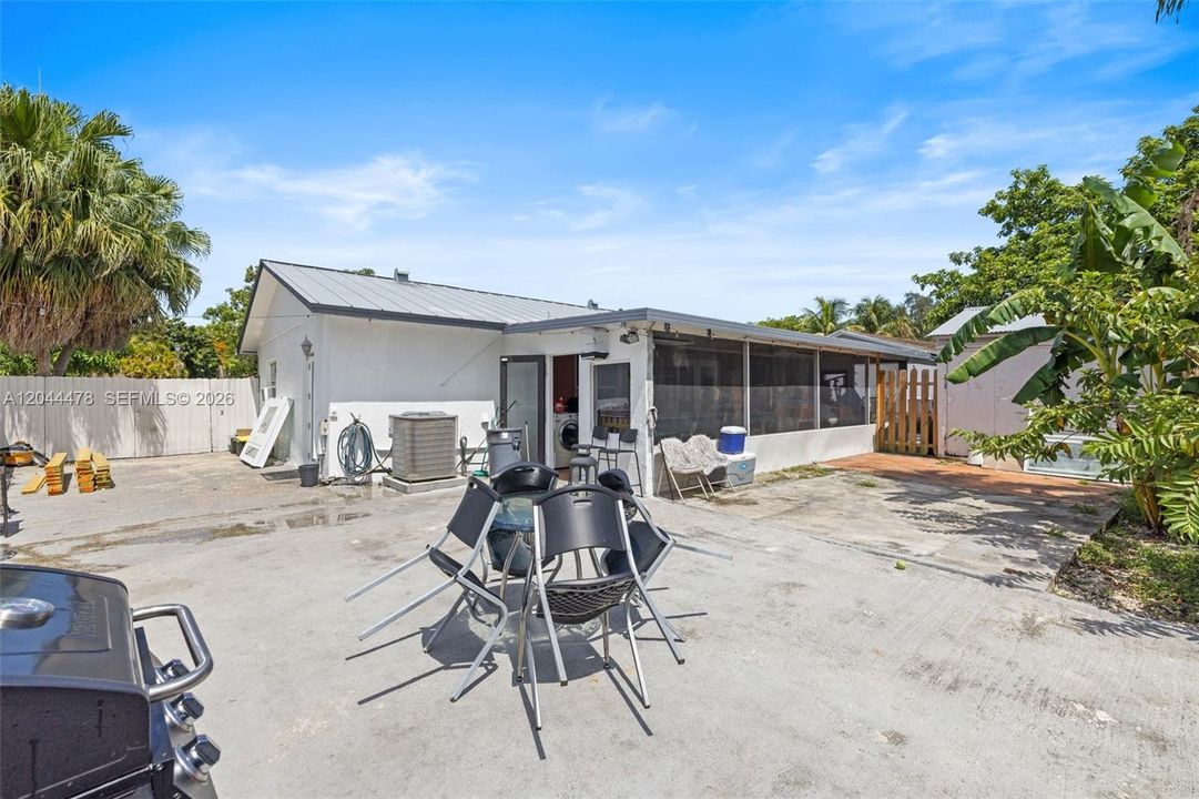For Sale: $760,000 (3 beds, 2 baths, 1362 Square Feet)