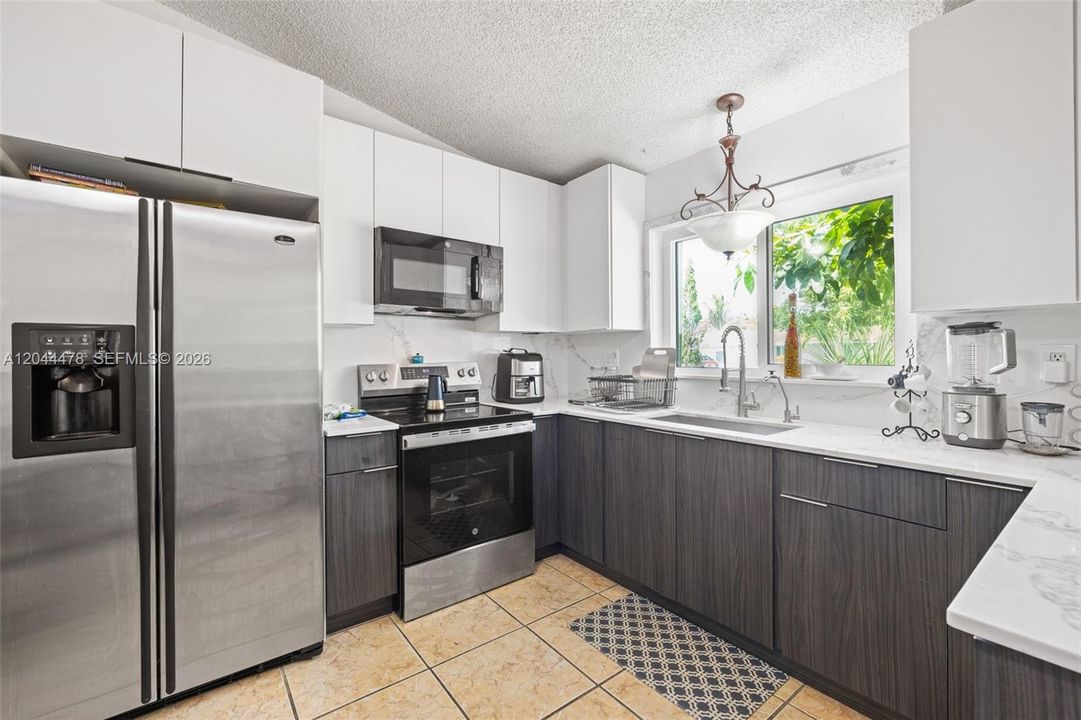 For Sale: $760,000 (3 beds, 2 baths, 1362 Square Feet)